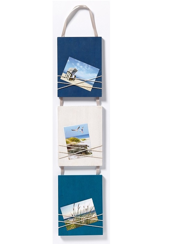 Cornice da parete in legno per 3 foto f.to 10×15 con applicazioni in corda  per supporto foto. Confezione in scatola. - Piessetrade